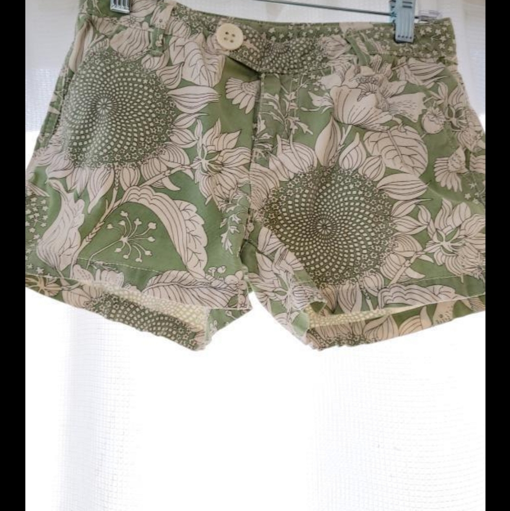 Gap kids green and white floral print shorts Size 16 regular